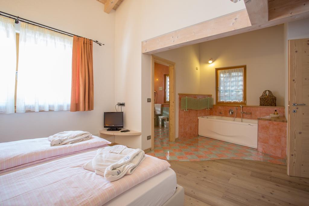 Castelir Suite Hotel Panchia Værelse billede